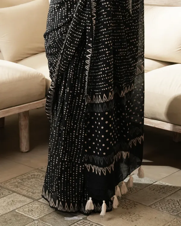 Multicolour_Cotton_Dot_Hblock_Print_Moonga_Saree_With_Tassels_For_Women